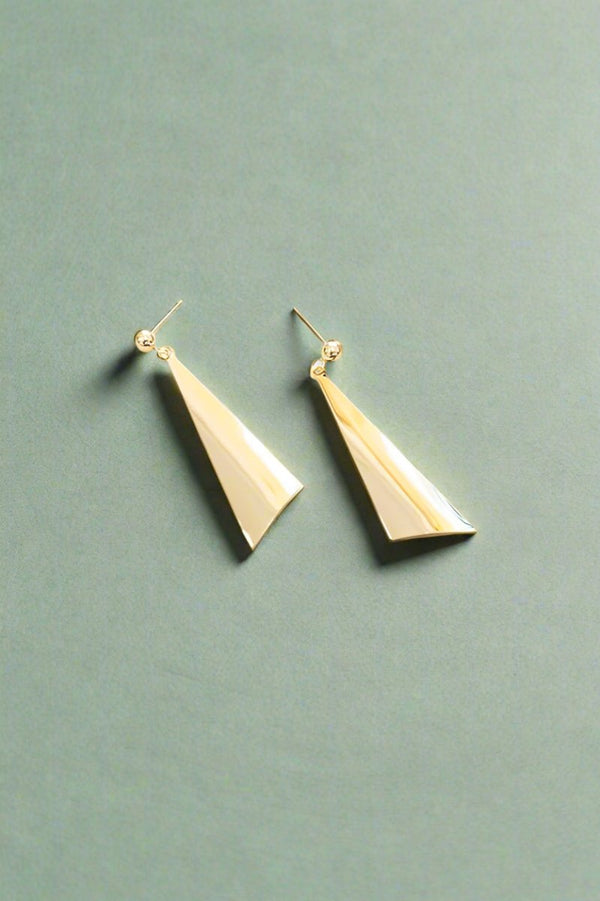 Evony Curved Triangle Earrings - KIOKO