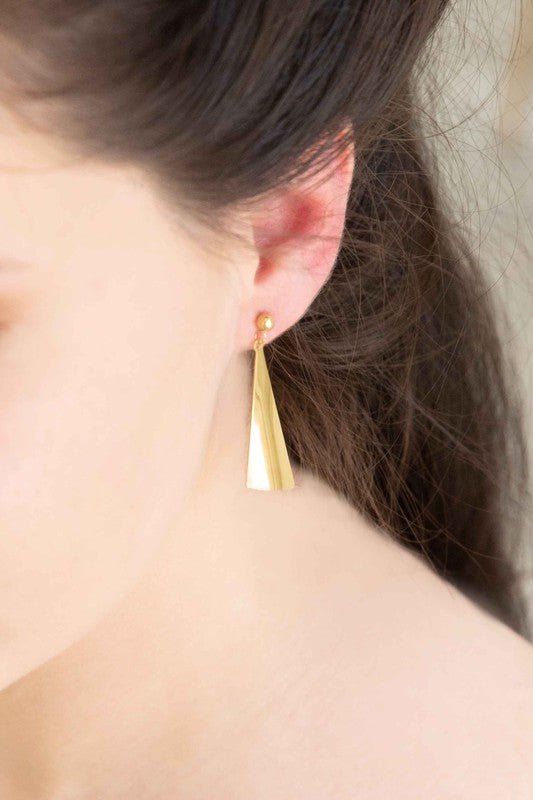 Evony Curved Triangle Earrings - KIOKO
